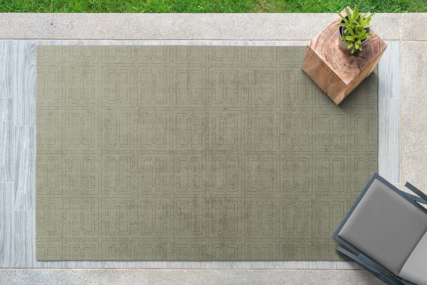 Kaleen Minkah Collection Light Grey Throw Rug 2' x 3'