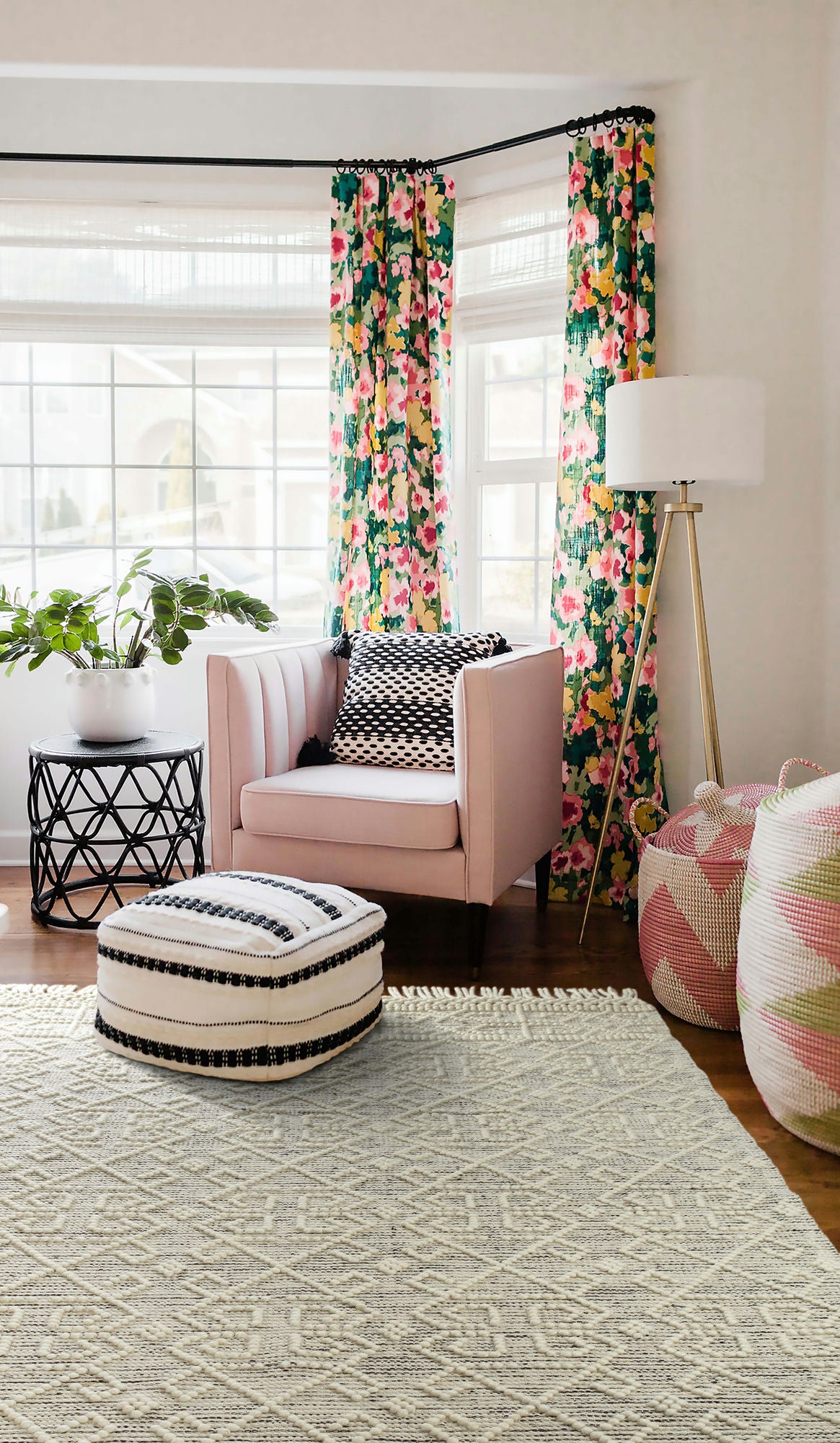 Kaleen Mara Collection Ivory Black Area Rug 5' x 8'