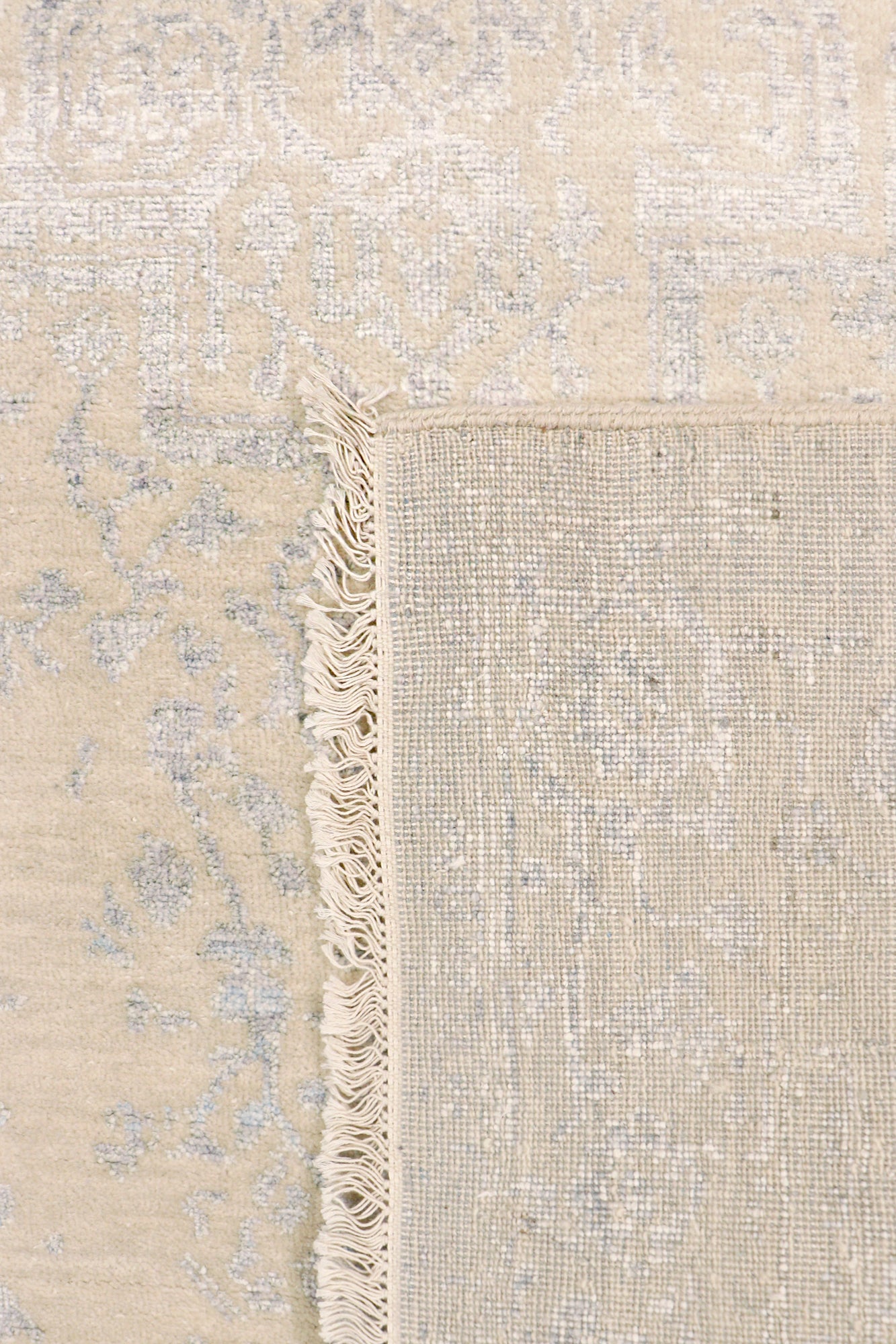Pasargad Home Transitional Collection Ivory Bamboo Silk & Wool Rug 4'0" X 6'1"