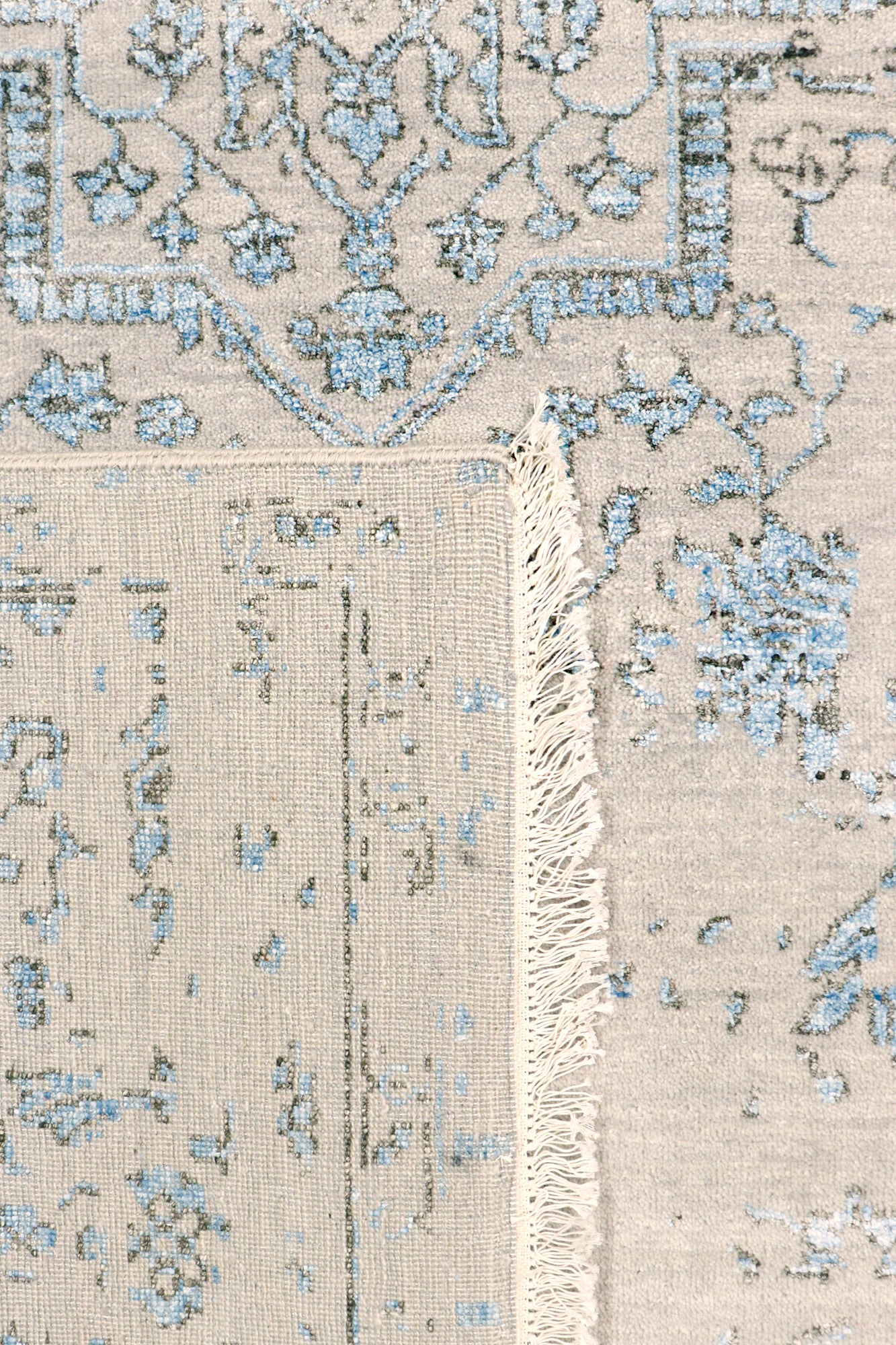 Pasargad Home Transitional Collection Silver Bamboo Silk & Wool Rug 5'9" X 9'0"