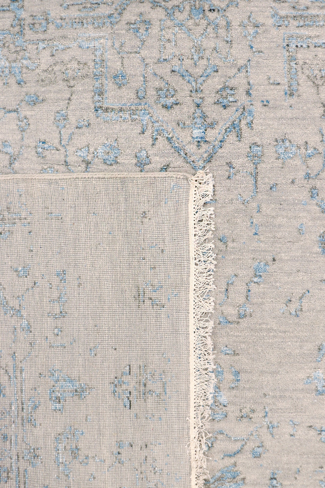 Pasargad Home Transitional Collection Silver Bamboo Silk & Wool Rug 5'11" X 9'0"