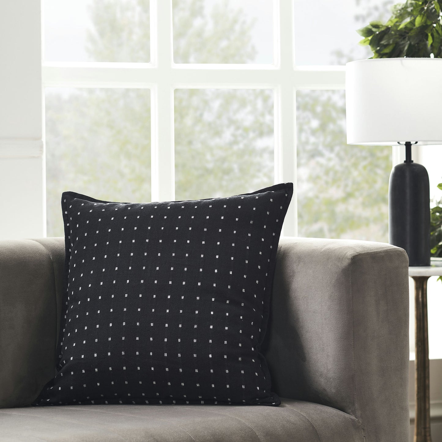 Brittany Black/White Linen Pillow