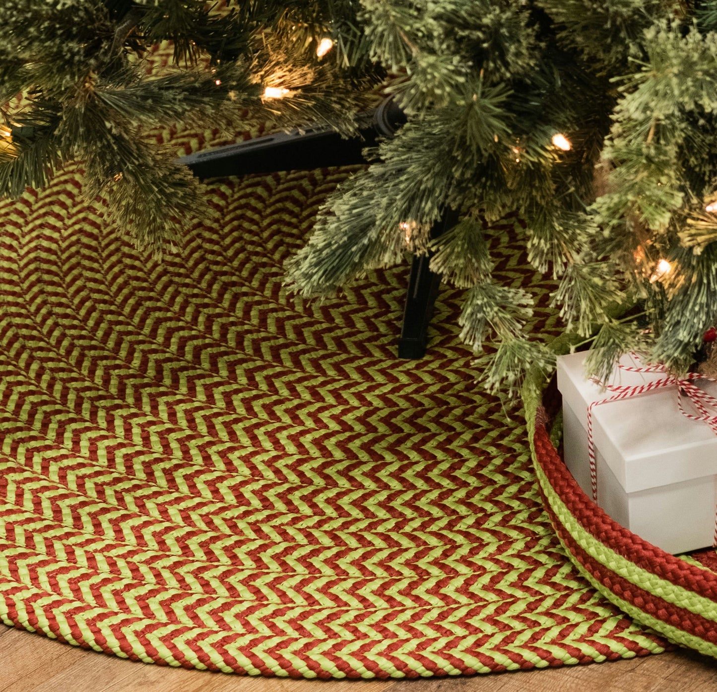 Holiday-Vibes Under Tree Reversible Round Rug - Chevron Vibe 45â€ x 45â€