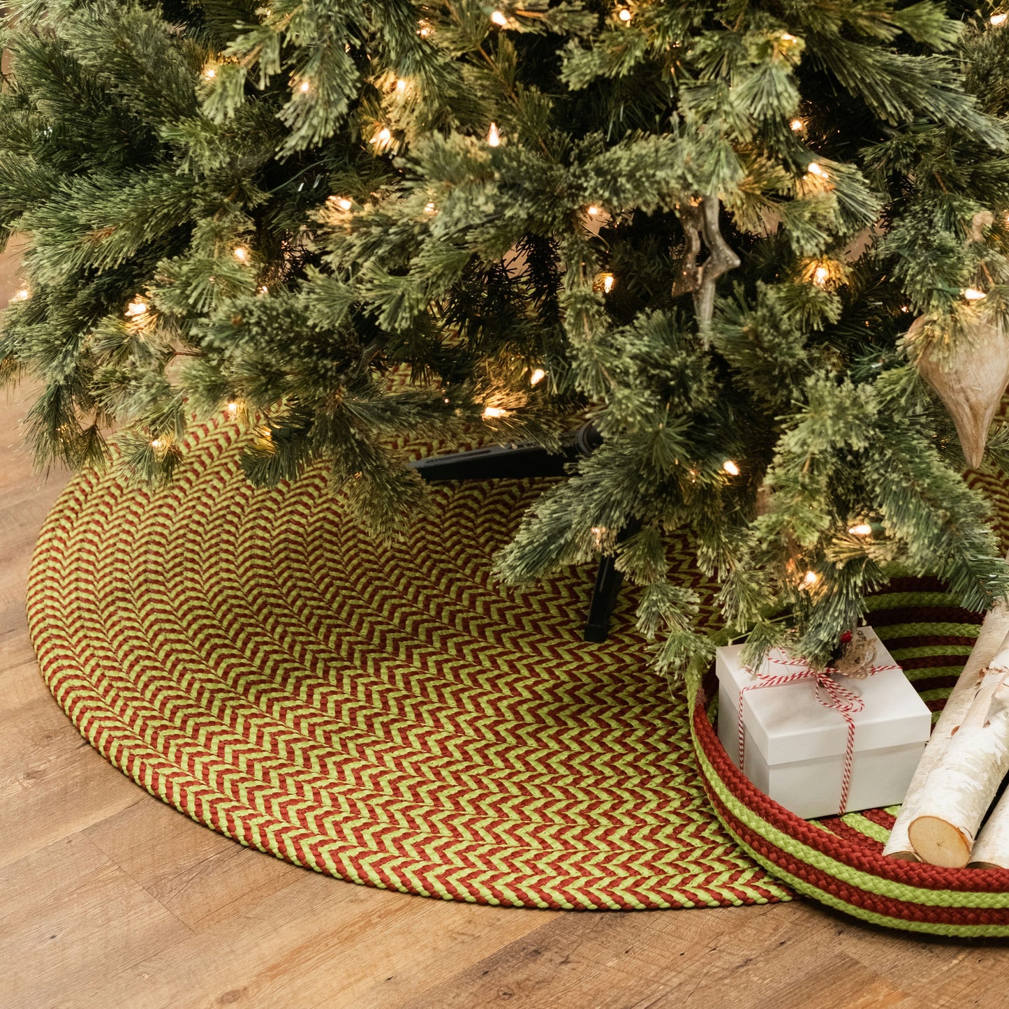Holiday-Vibes Under Tree Reversible Round Rug - Chevron Vibe 55â€ x 55â€