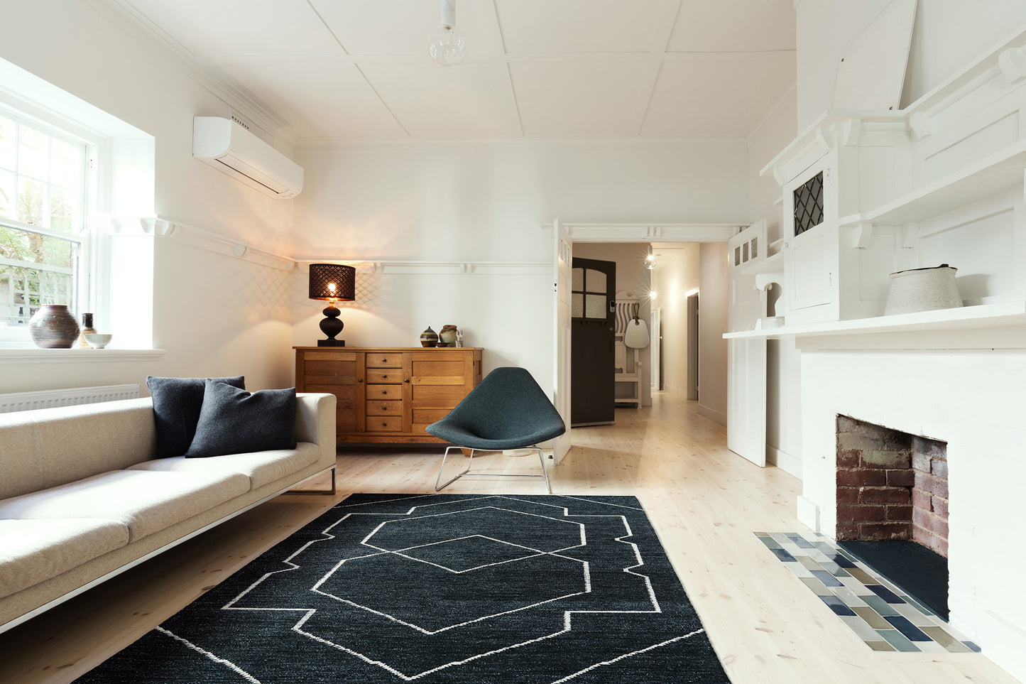 Kaleen Solitaire Collection Dark Charcoal Area Rug 4' x 6'