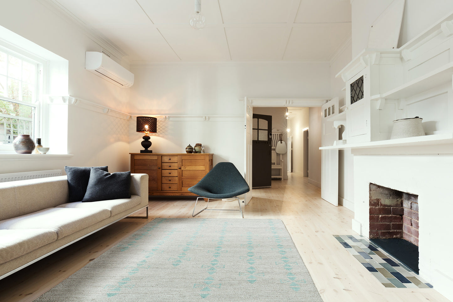 Kaleen Solitaire Collection Light Silver Area Rug 8' x 11'