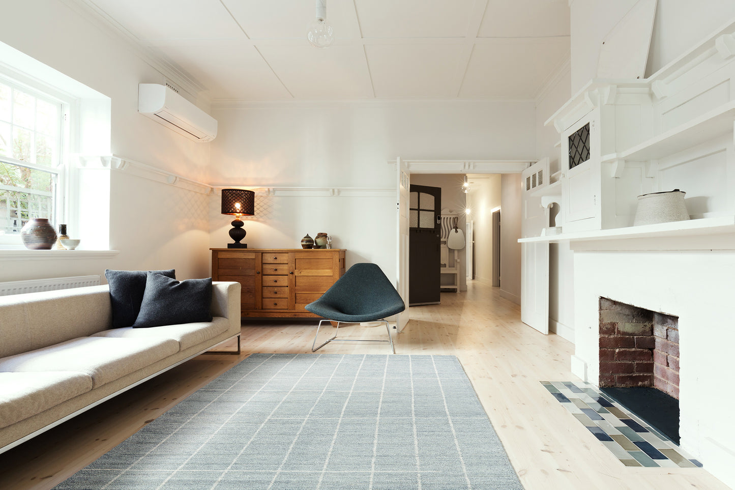 Kaleen Solitaire Collection Glacier Blue Ivory Area Rug 5' x 7'9"