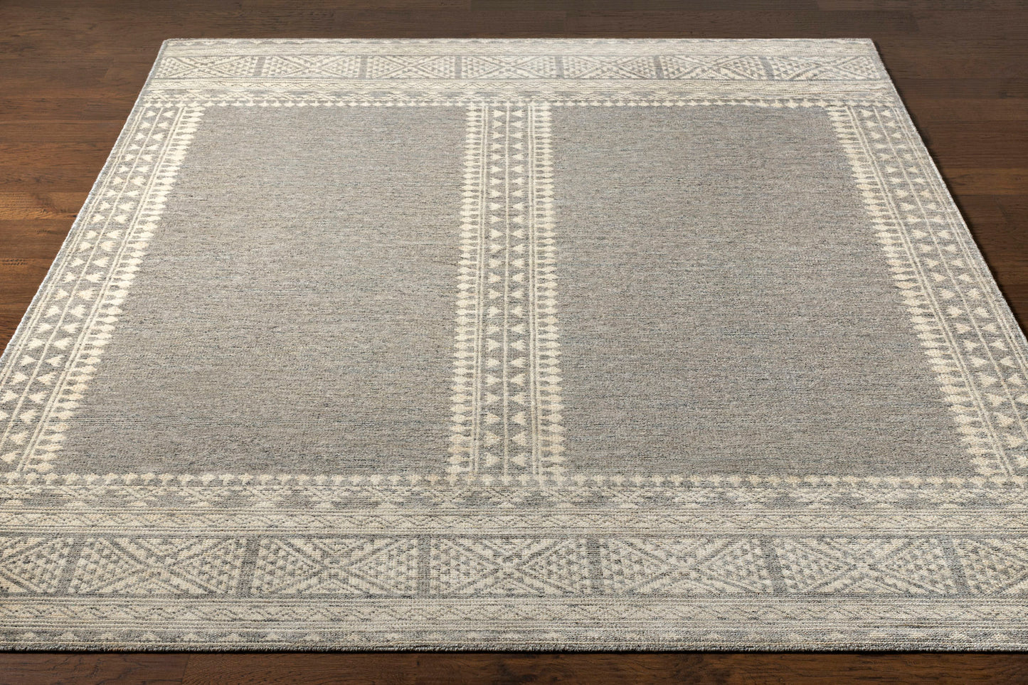 Surya Tunus Medium Gray Rug 4' X 6'