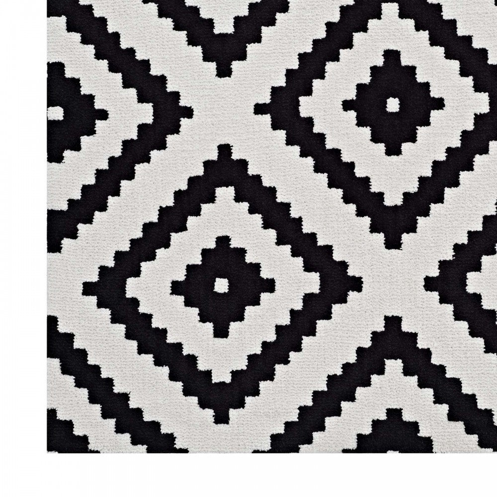 Alika Abstract Diamond Trellis 5x8 Area Rug, Black and White