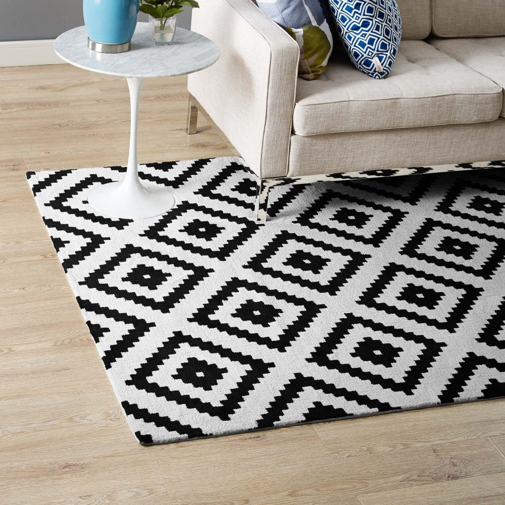Alika Abstract Diamond Trellis 8x10 Area Rug, Black and White