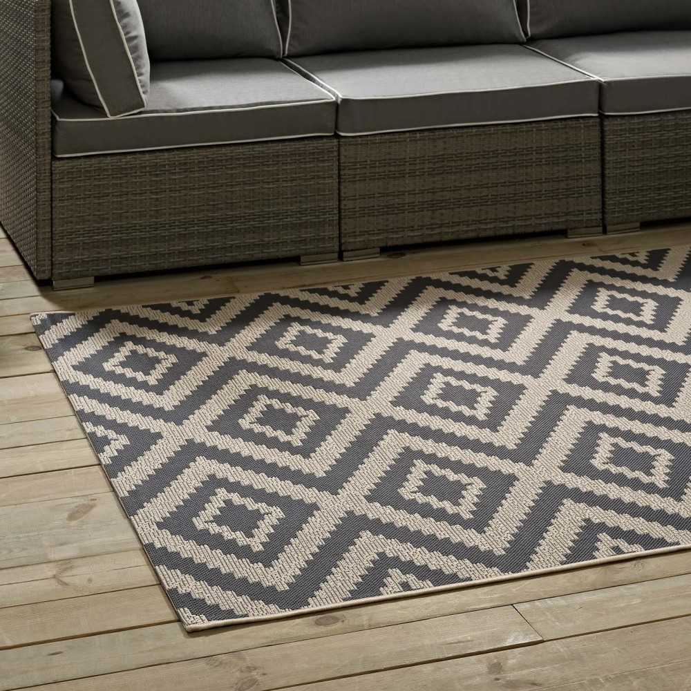 Jagged Geometric Diamond Trellis 4x6 Indoor and Outdoor Area Rug