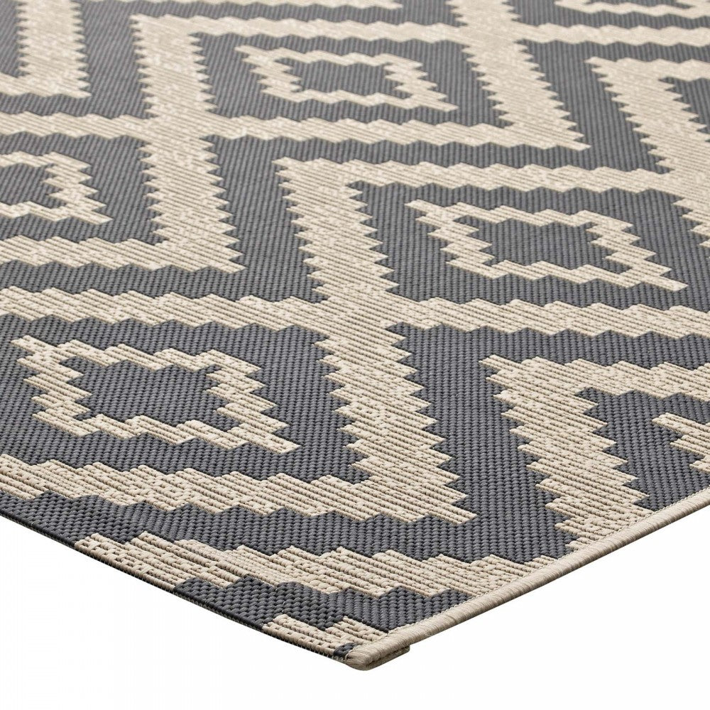 Jagged Geometric Diamond Trellis 4x6 Indoor and Outdoor Area Rug