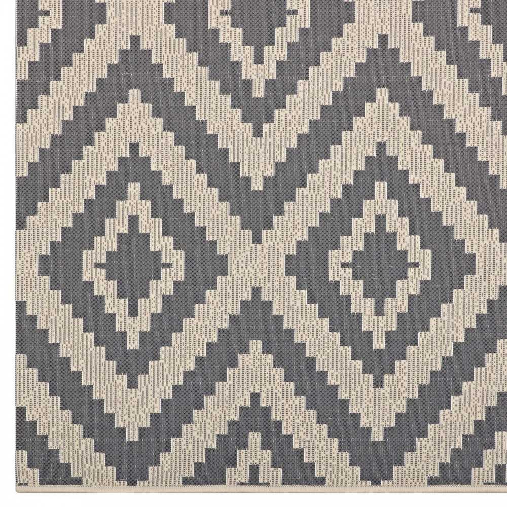 Jagged Geometric Diamond Trellis 9x12 Indoor and Outdoor Area Rug