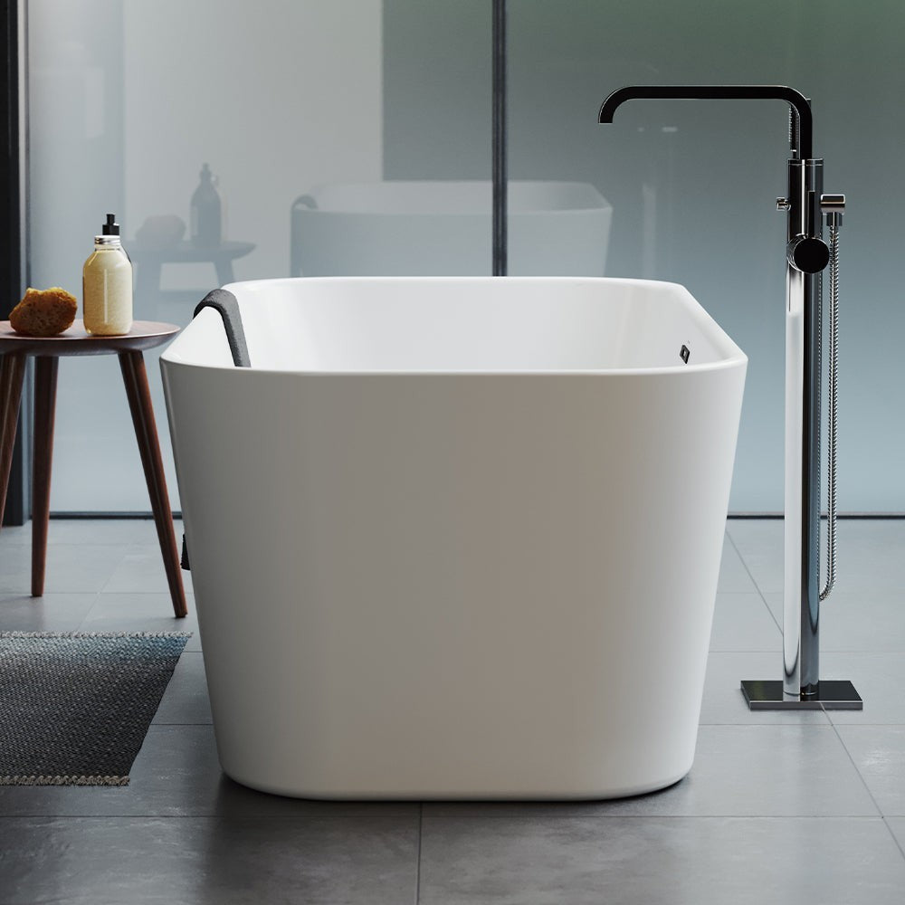 Swiss Madison Concorde 67" Freestanding Bathtub