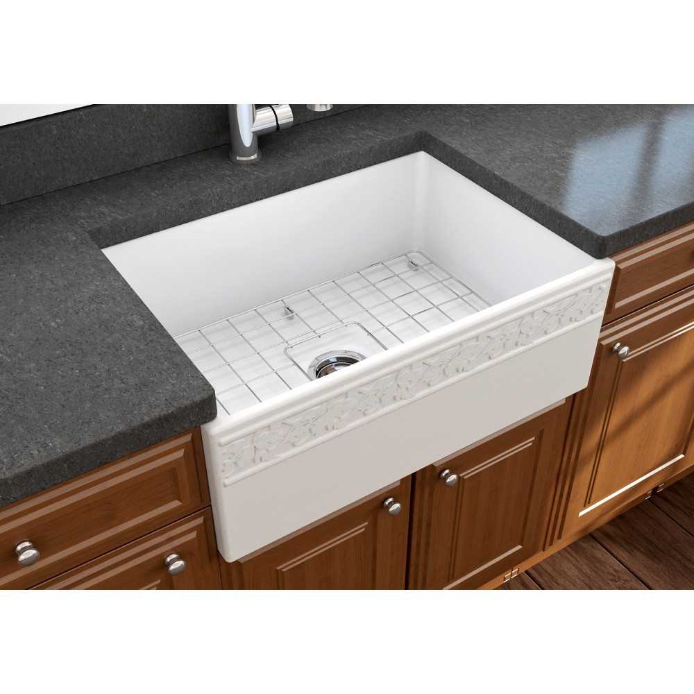 Vigneto Apron Front Fireclay 27 in. Single Bowl Kitchen Sink with Protective Bottom Grid and Strainer in Matte White